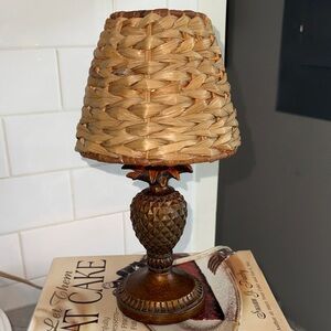 Woven Natural Rattan Table Lamp with Pineapple Base